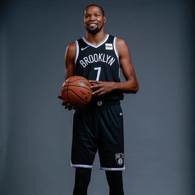 NBA最佳阵容公布：湖人球员上榜,